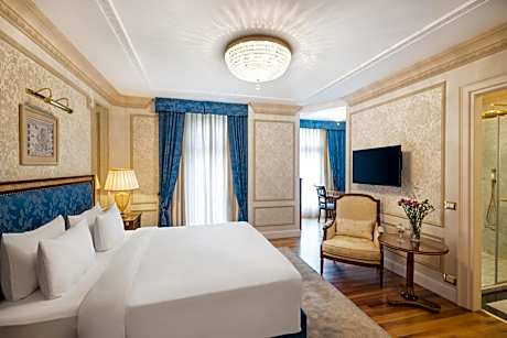 Premium King Room