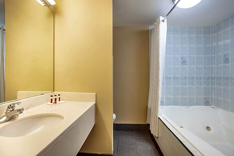 Baymont by Wyndham McDonough