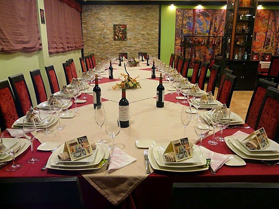 Hotel · Restaurante Asador Tio Manolo