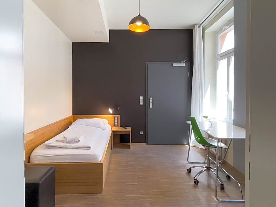 Photo 1 sur 4 de Single Room with Bathroom
