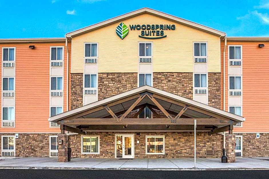 WoodSpring Suites Detroit Farmington Hills