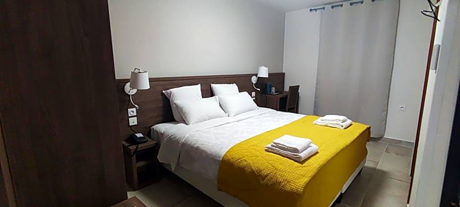 SQUARE HOTEL
