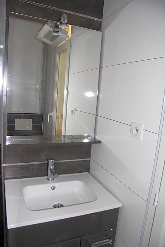 Bastille Hostel