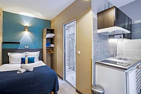 Superior Double Studio (2 Adults) - 106 Rue de Paris