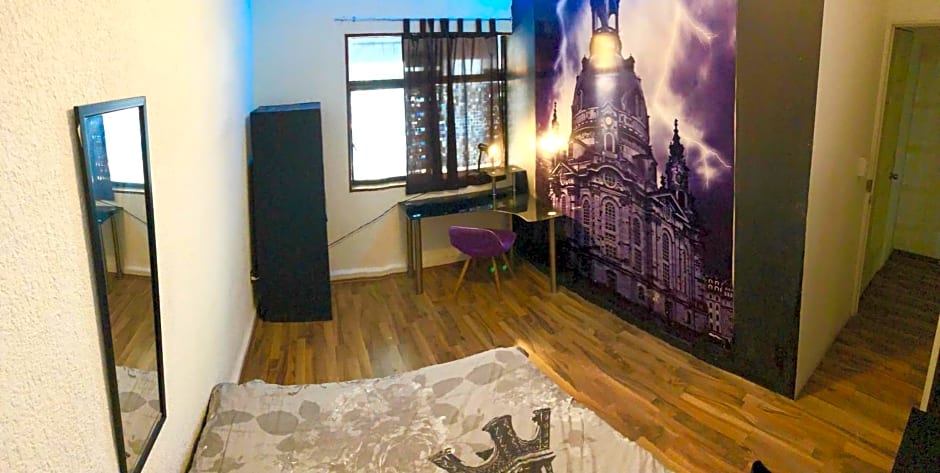 Roomies Hostel Condesa