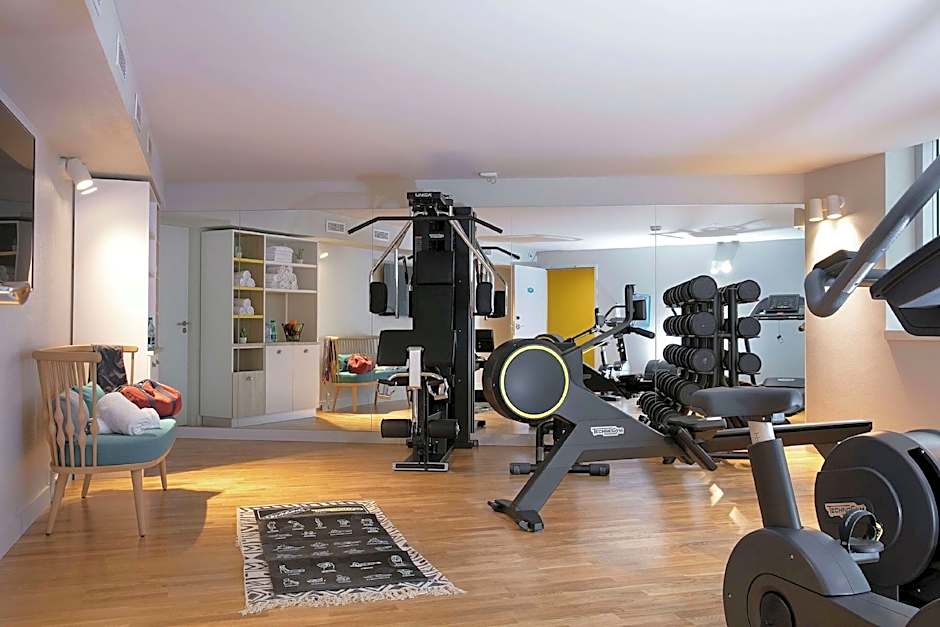 Hampton by Hilton Paris Clichy – Clichy, CA