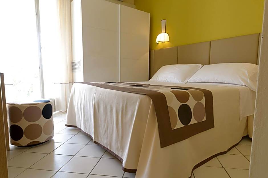 HOTEL TRIONFAL - Fronte Mare - Vicinissimi al Centro