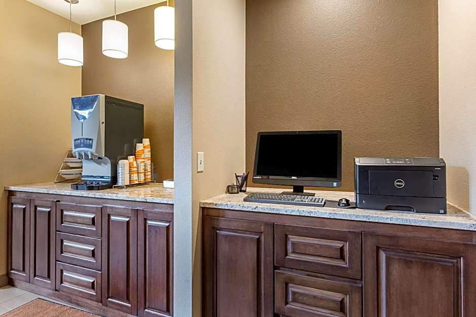 Comfort Inn & Suites Near Mt. Rushmore