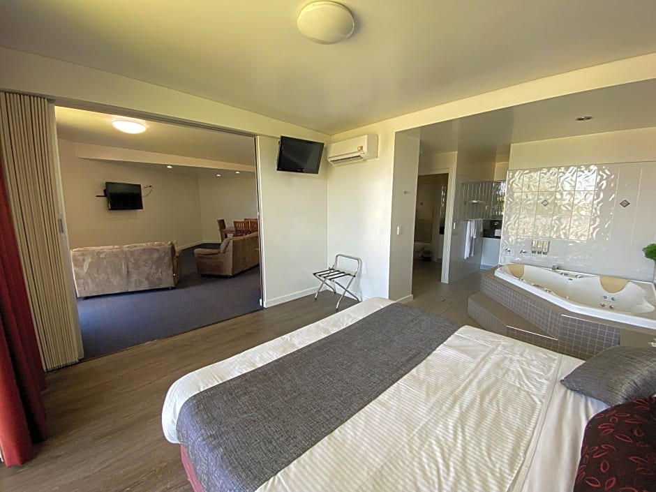 Country Roads Motor Inn