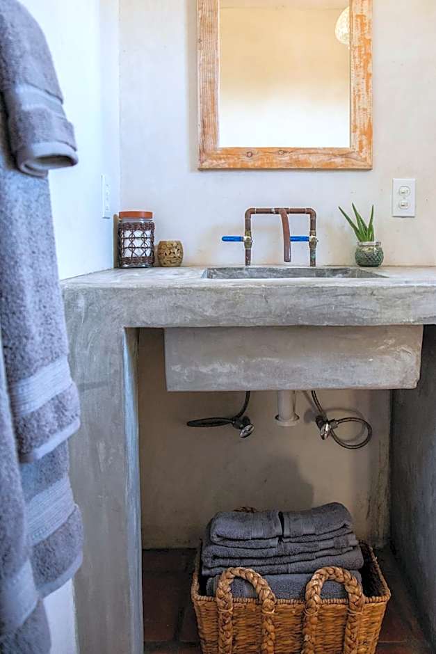 Pure Baja Private Suites-Upscale Property with Infinity Pool and Lush Gardens