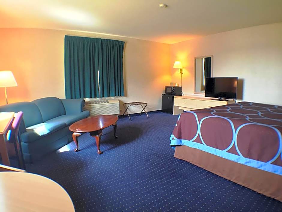 Super 8 by Wyndham Canandaigua