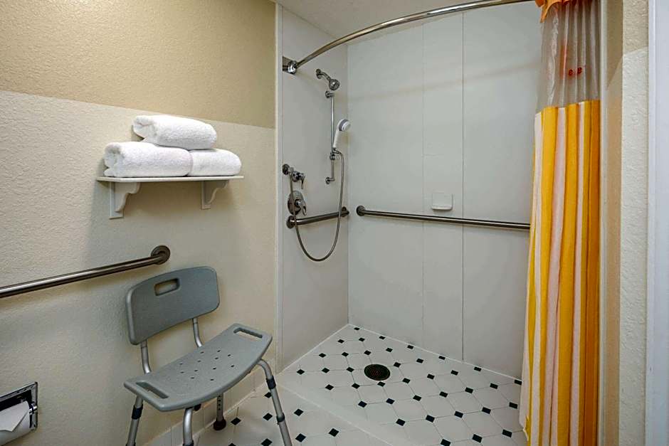 La Quinta by Wyndham Haywood Mall-Near Greenville Downtow