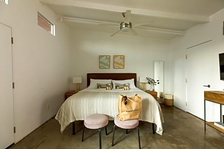 King Studio with Sofa Bed