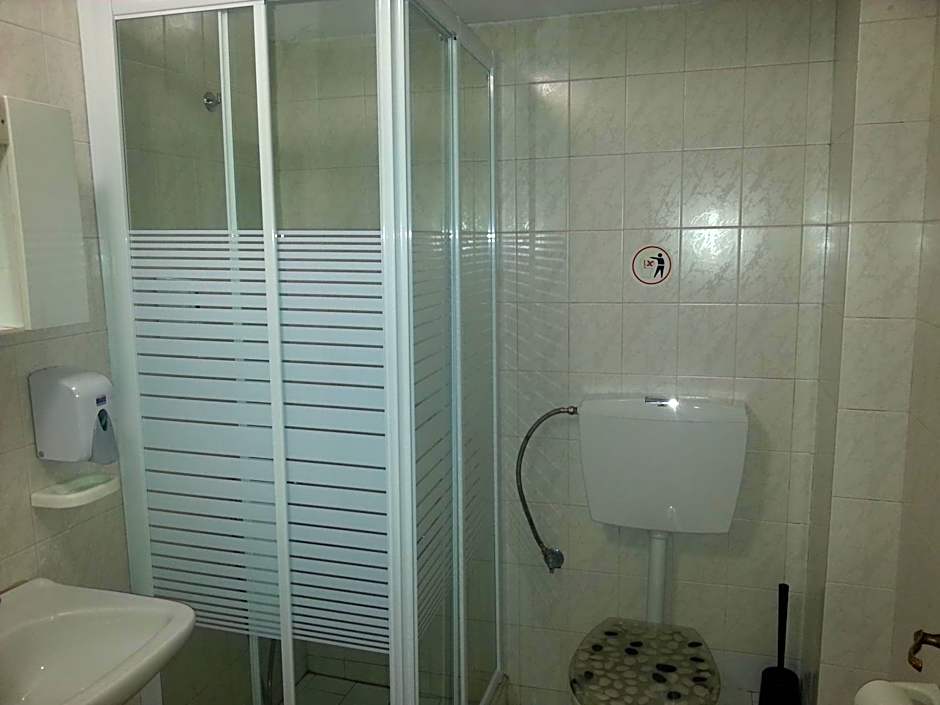 Alexandros Hotel