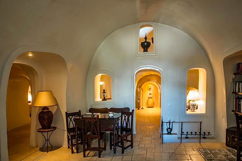 Heliophos Boutique Caves