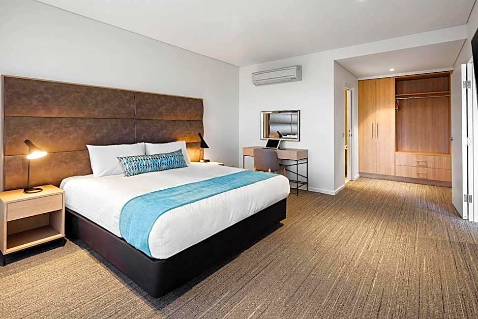 QUALITY HOTEL LAKESIDE