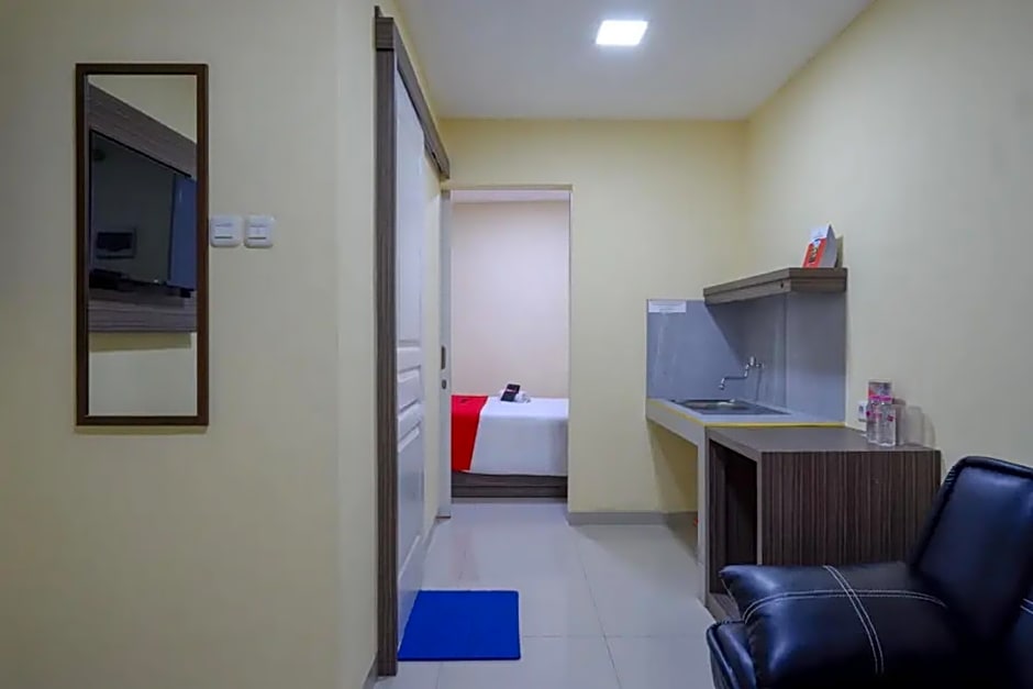 RedDoorz Plus near Paragon Mall Semarang