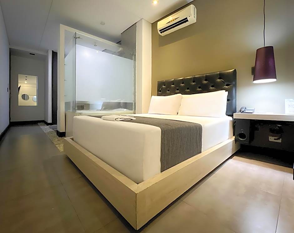 Hotel Medellin Street