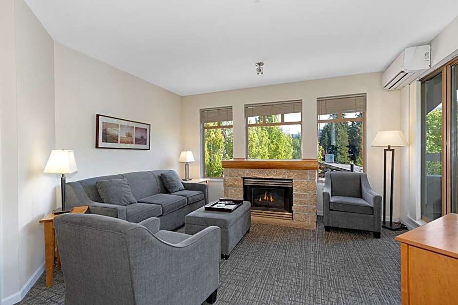 Tyndall Stone Lodge by Whiski Jack