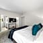 Beverly Hills Chic 2 bed 2bath with Patio and Parking 309