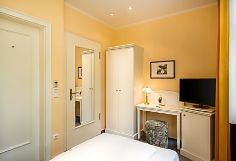 Standard Single Room (in our annex 197 ft from the main building)