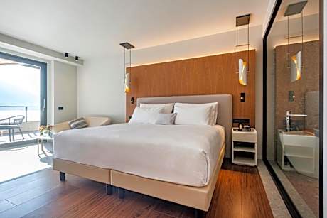 Junior Suite with Lake View