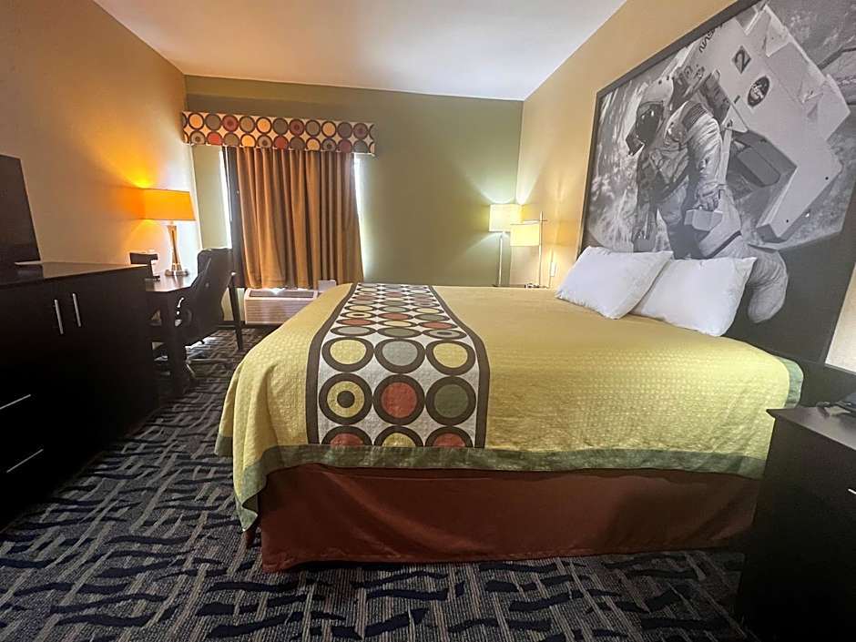 Super 8 by Wyndham Pasadena