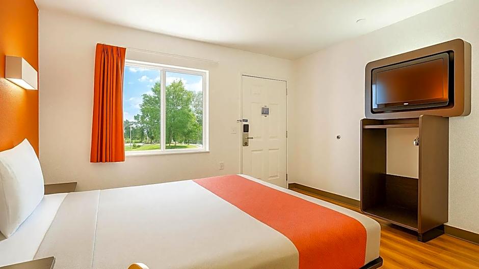 Motel 6-Carlsbad, CA Beach