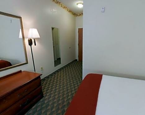 Holiday Inn Express Hotel & Suites Laurinburg