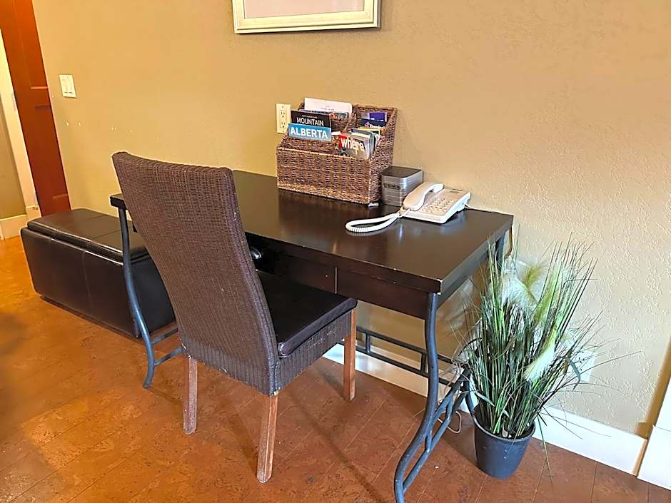 Solara Escape - 2BR Retreat with Pool - Hot Tub - Gym - Spa