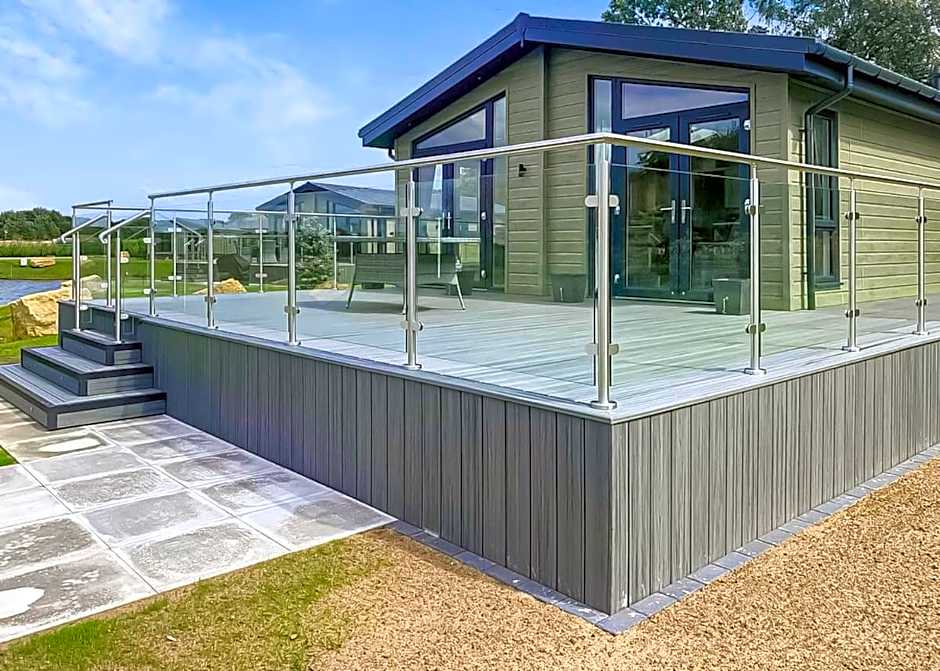 Lakeside Luxury Lodges