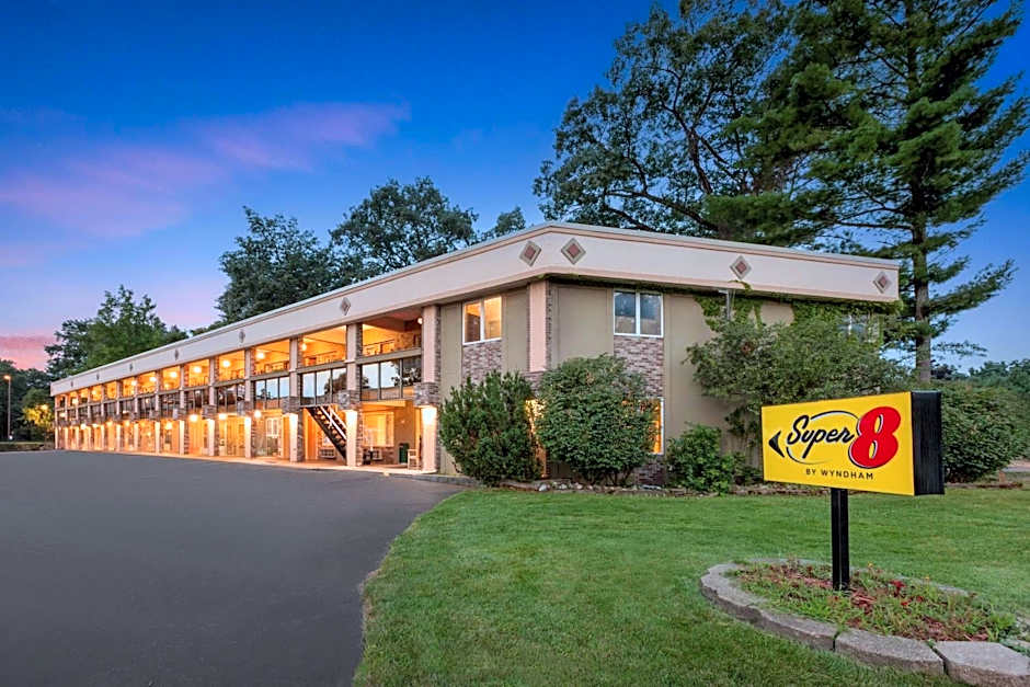 Super 8 by Wyndham Traverse City