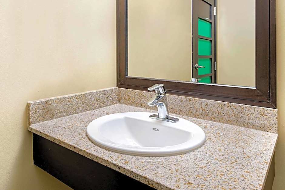 La Quinta Inn & Suites by Wyndham Oshawa