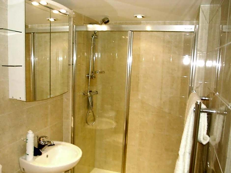 Earle House Serviced Apartments