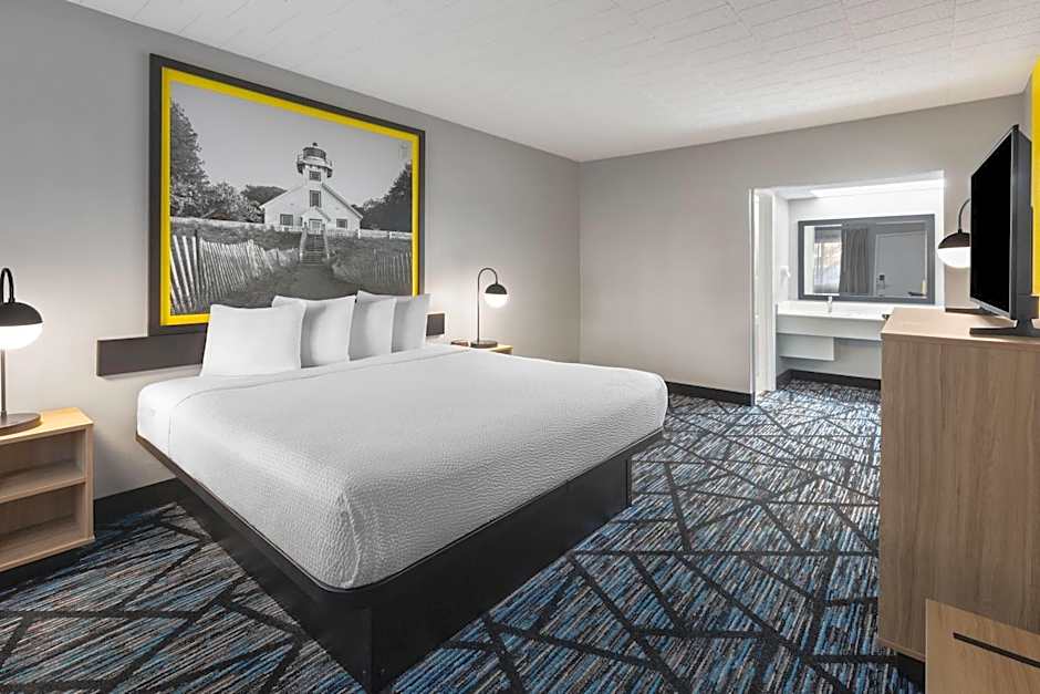 Super 8 by Wyndham Traverse City