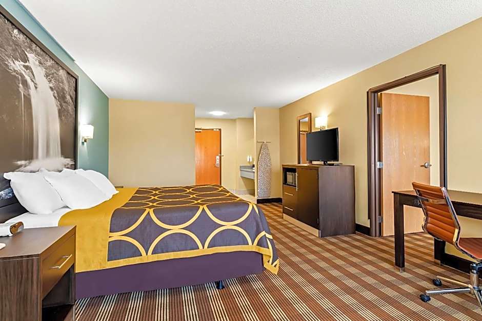Super 8 by Wyndham Osseo WI