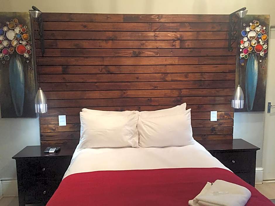 Tranquil House B&B @ 1 College Ave