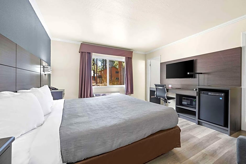 Econo Lodge Inn & Suites Heavenly Village Area