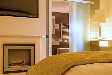 Deluxe Double Room with Double Bed