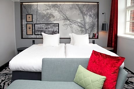 Superior Room, 1 King Bed with Sofa bed (1 King Bed and 1 Double Sofa Bed)