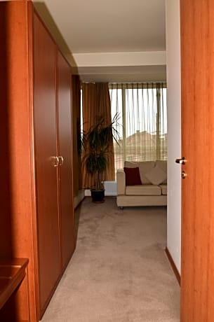 Deluxe Family Suite