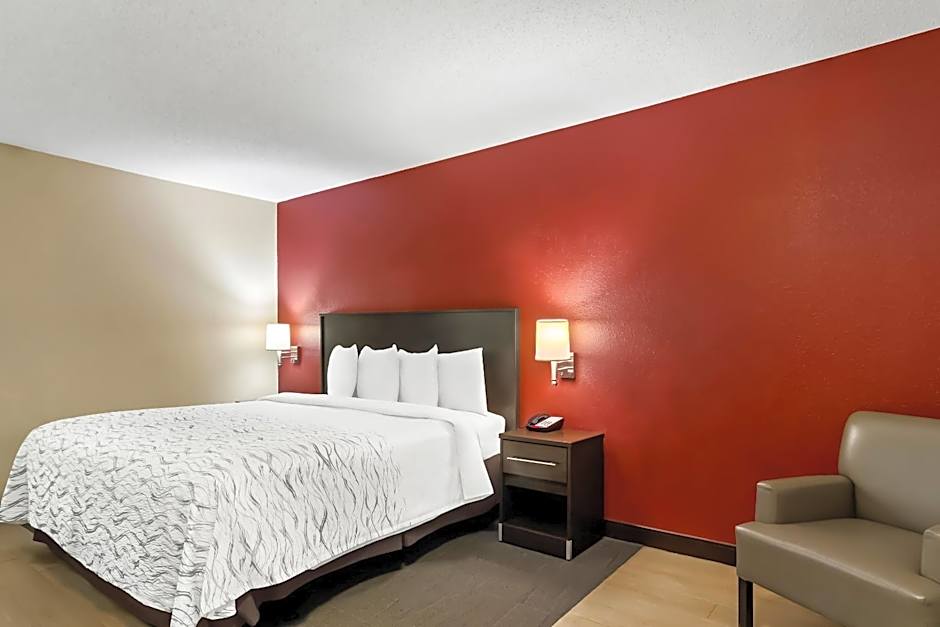 Red Roof PLUS+ Jacksonville - Southpoint