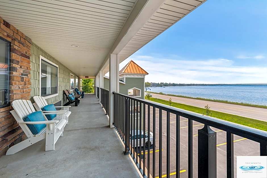 Gold Coast Inn ⁀➷ Breathtaking Sunsets ➠ Standard Lake View Room ➠ 106