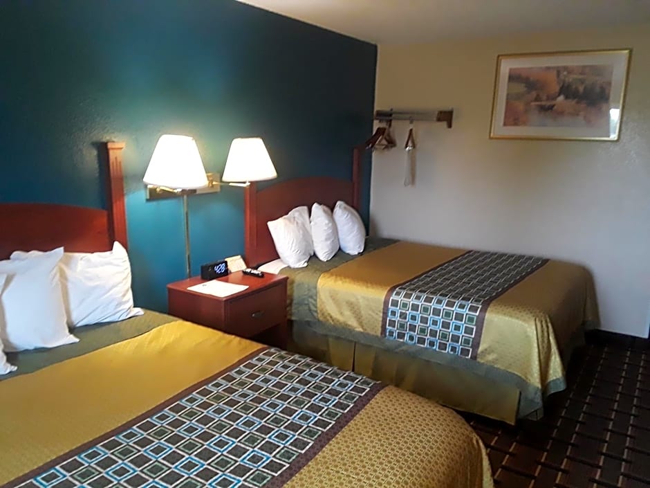 Faribault Hometown Inn & Suites