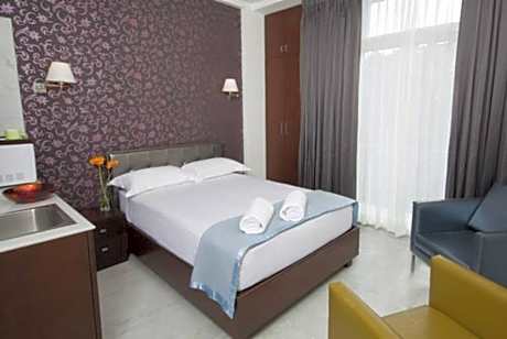 Deluxe Double Room (2 Adults + 1 Child)