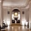The Chicago Hotel Collection Ambassador Gold Coast
