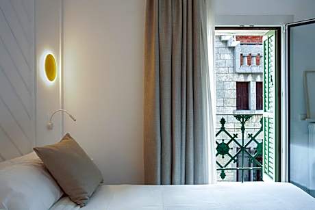 DOUBLE/TWIN DELUXE WITH VIEWS