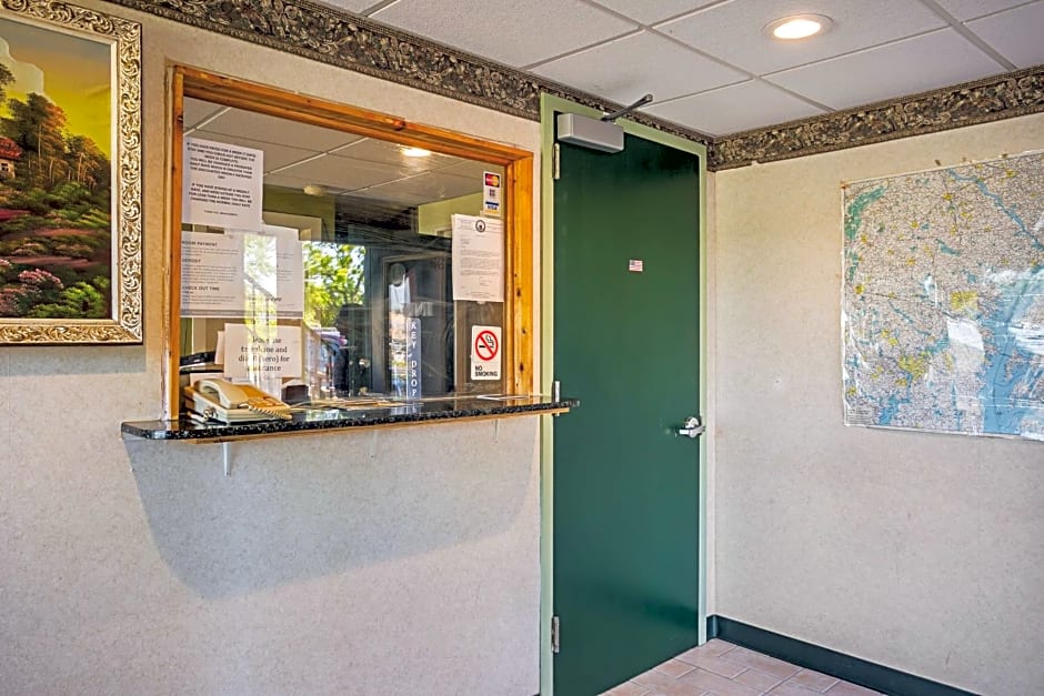 Bay Side Inn & Suites