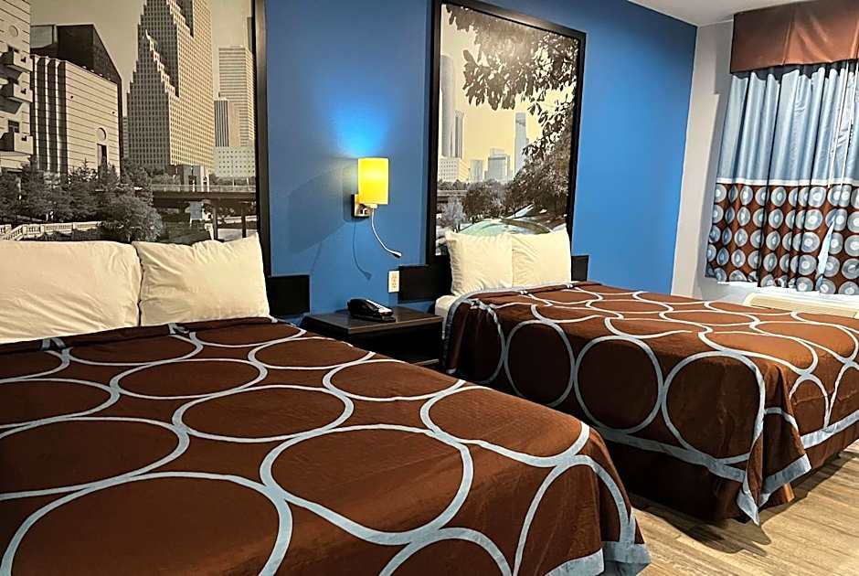 Super 8 by Wyndham Houston North I-45