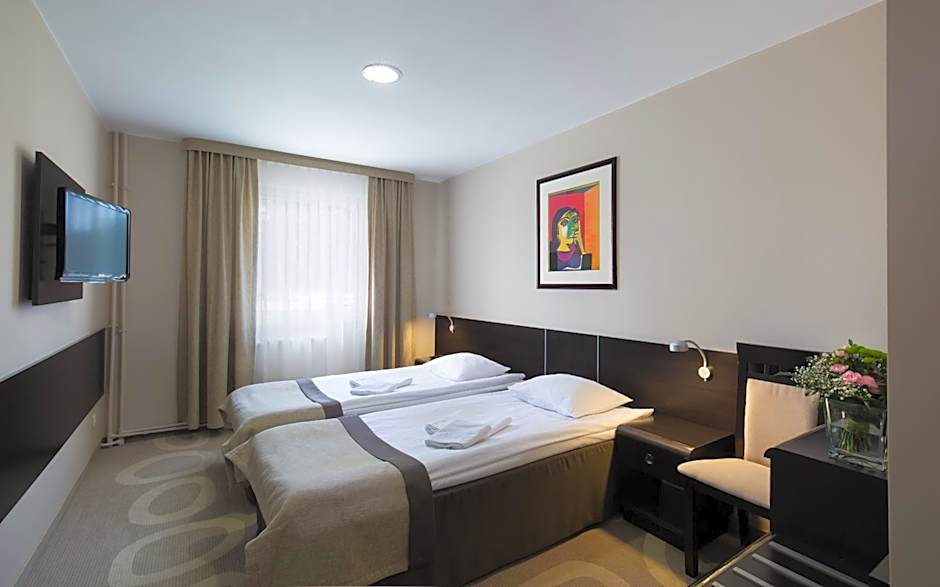 Hotel Picaro Żarska Wieś Południe A4 kierunek Polska